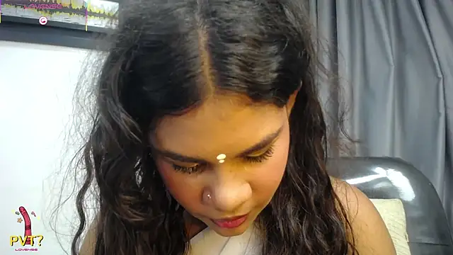 Snapshot of yaazhinii chatting on July 15, 11:48 am yaazhinii online show from July 15, 11:48 am