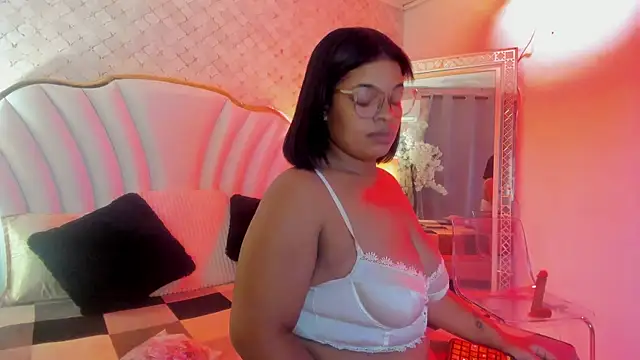 YazminJenner online show from April 12, 4:17 am