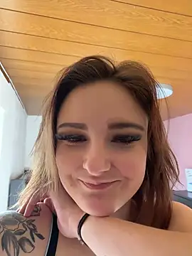 ViviLuu online show from March 10, 1:05 pm