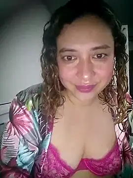 Snapshot of Nyssa_Coil chatting on February 19, 3:24 am Nyssa Coil online show from February 19, 3:24 am