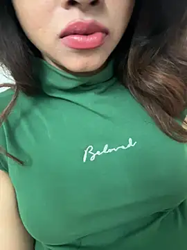 Snapshot of riya_sharma11 chatting on February 15, 12:29 am riya sharma11 online show from February 15, 12:29 am