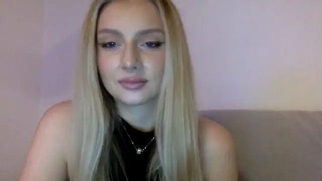 Snapshot of MayaWetDream chatting on February 18, 9:22 pm MayaWetDream online show from February 18, 9:22 pm