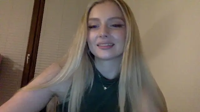 MayaWetDream online show from April 9, 8:25 pm