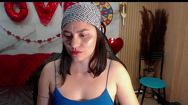 Snapshot of rox_luxury_tf chatting on February 12, 8:37 pm rox luxury tf online show from February 12, 8:37 pm