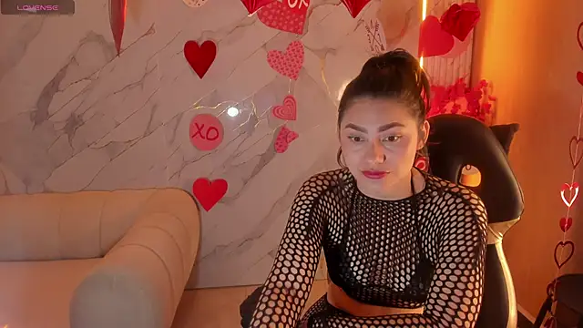 Snapshot of rox_luxury_tf chatting on February 16, 8:27 pm rox luxury tf online show from February 16, 8:27 pm