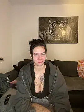 Snapshot of zoeelovee chatting on February 9, 6:34 pm zoeelovee online show from February 9, 6:34 pm