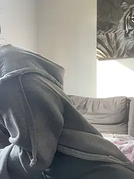 Snapshot of zoeelovee chatting on February 18, 12:45 pm zoeelovee online show from February 18, 12:45 pm