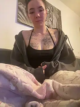 Snapshot of zoeelovee chatting on February 27, 8:31 pm zoeelovee online show from February 27, 8:31 pm