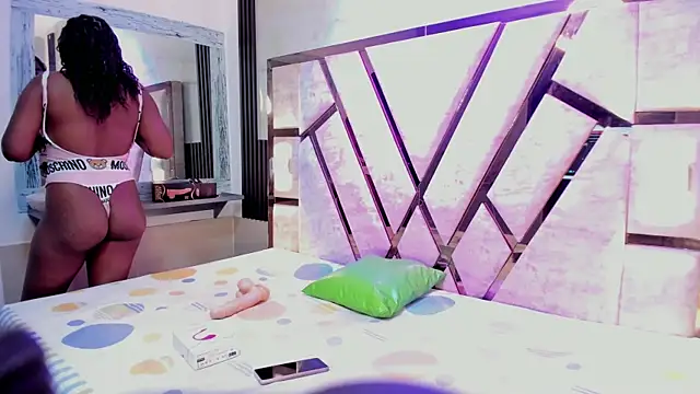 salem rosee online show from April 8, 1:38 am