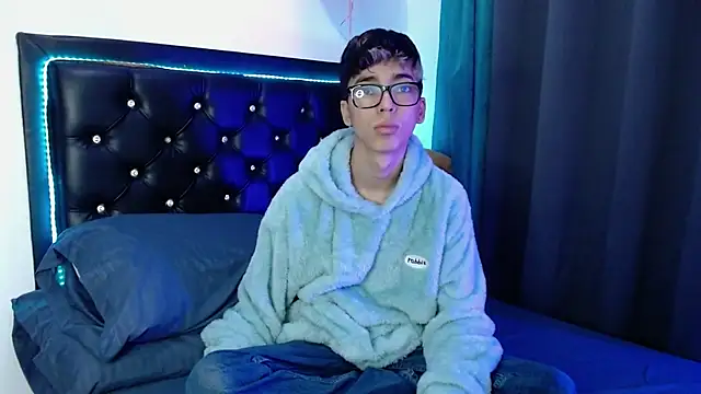 Snapshot of gabriel_x18 chatting on February 13, 10:50 pm gabriel x18 online show from February 13, 10:50 pm