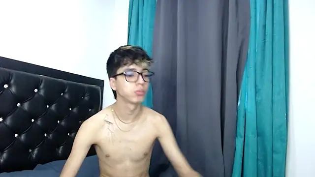 Snapshot of gabriel_x18 chatting on February 20, 9:15 pm gabriel x18 online show from February 20, 9:15 pm