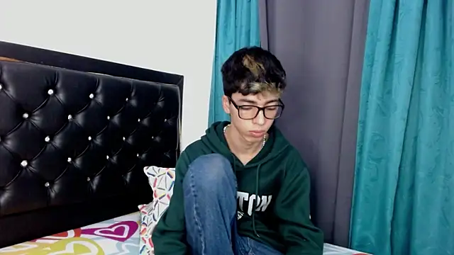 Snapshot of gabriel_x18 chatting on March 2, 5:08 am gabriel x18 online show from March 2, 5:08 am