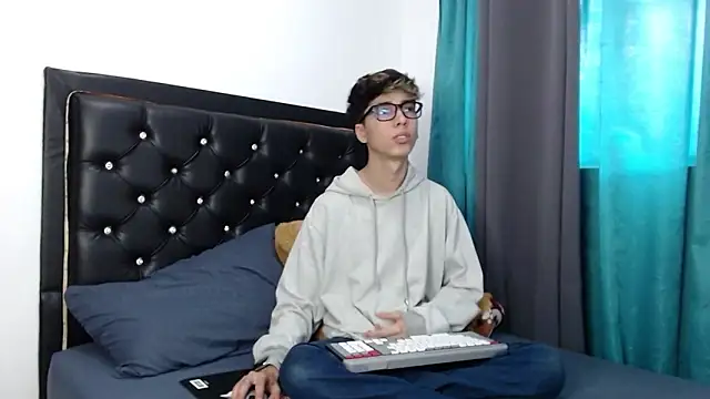 gabriel x18 online show from March 19, 9:30 pm