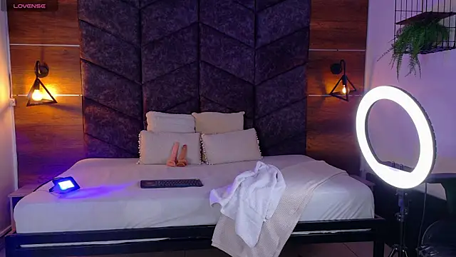 FernandaBrown   online show from April 17, 7:39 pm