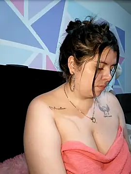 Snapshot of Thalia_xx chatting on February 28, 2:23 am Thalia xx online show from February 28, 2:23 am