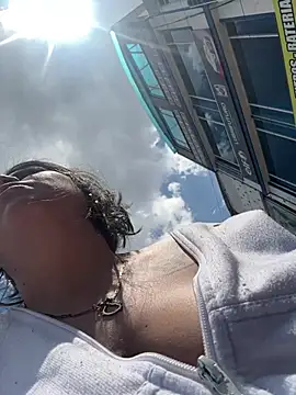 Snapshot of Thalia_xx chatting on February 28, 5:25 pm Thalia xx online show from February 28, 5:25 pm