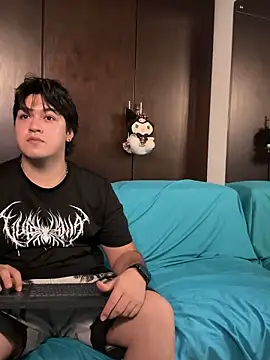 Snapshot of EmilyAndAndrew chatting on March 2, 3:52 am EmilyAndAndrew online show from March 2, 3:52 am