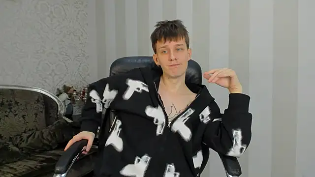 Snapshot of PackBev chatting on February 7, 8:01 pm PackBev online show from February 7, 8:01 pm