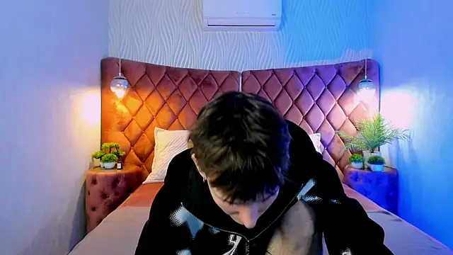 Snapshot of PackBev chatting on February 13, 7:54 pm PackBev online show from February 13, 7:54 pm