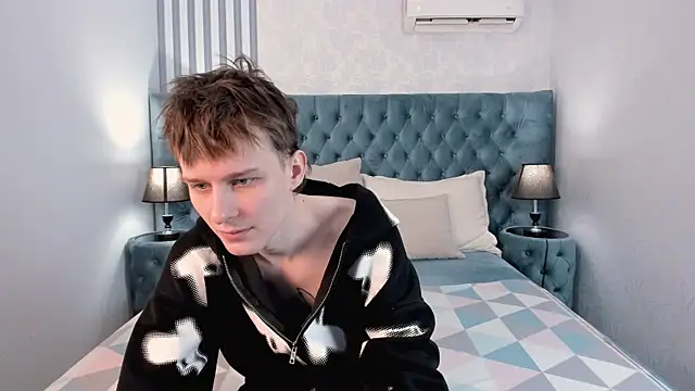 Snapshot of PackBev chatting on February 15, 7:54 pm PackBev online show from February 15, 7:54 pm