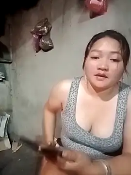 Snapshot of cuunon11 chatting on February 13, 12:45 pm cuunon11 online show from February 13, 12:45 pm