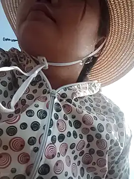 Snapshot of cuunon11 chatting on March 2, 6:03 am cuunon11 online show from March 2, 6:03 am