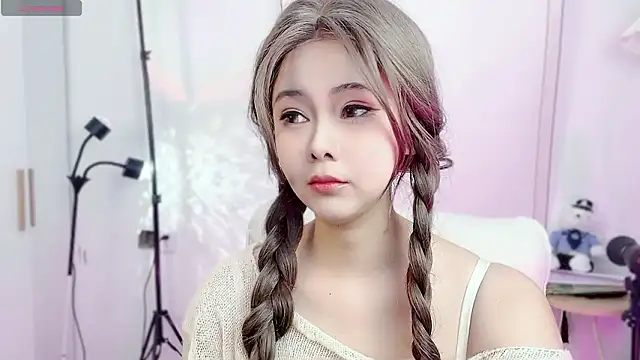 Snapshot of Memeli0 chatting on February 9, 9:52 pm Memeli0 online show from February 9, 9:52 pm