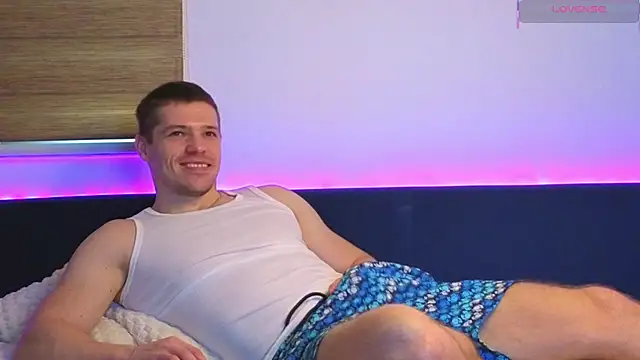 JulianTurner online show from April 2, 12:03 pm