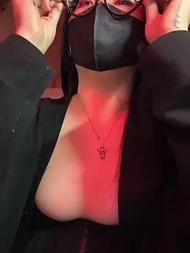 HaleyKin online show from March 10, 4:23 pm