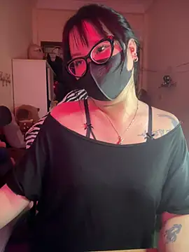 HaleyKin online show from April 11, 6:12 pm