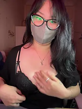 HaleyKin online show from May 18, 2:56 pm