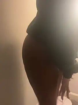 Snapshot of browncutie7 chatting on February 11, 11:21 pm browncutie7 online show from February 11, 11:21 pm