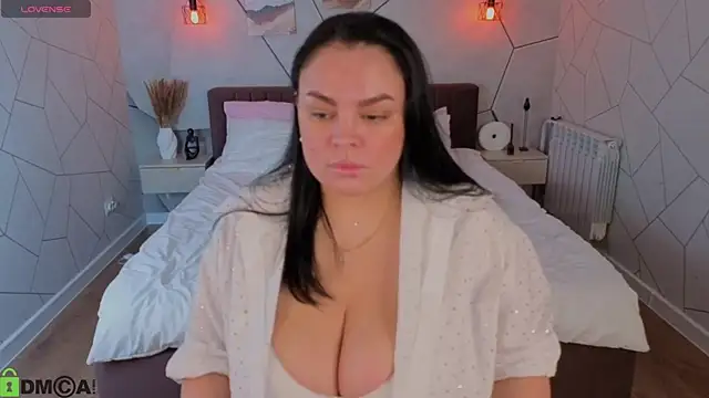 Snapshot of adele_crown chatting on February 10, 1:53 am adele crown online show from February 10, 1:53 am