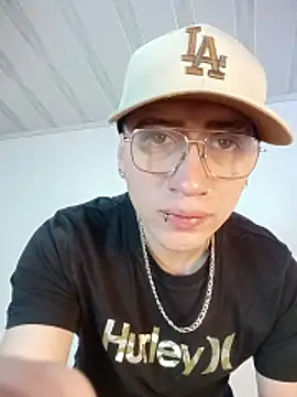 Snapshot of Emmanuel_Lust chatting on February 18, 12:01 pm Emmanuel Lust online show from February 18, 12:01 pm