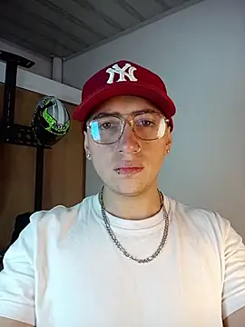 Snapshot of Emmanuel_Lust chatting on February 26, 12:15 pm Emmanuel Lust online show from February 26, 12:15 pm