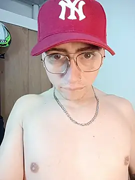 Snapshot of Emmanuel_Lust chatting on February 27, 12:16 pm Emmanuel Lust online show from February 27, 12:16 pm