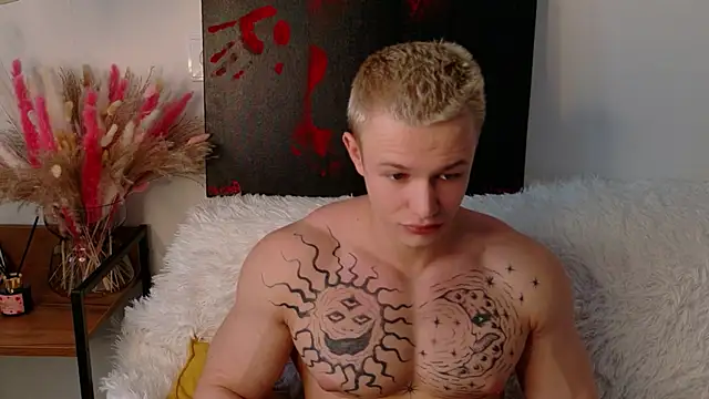 Snapshot of SterlingNoir chatting on February 12, 10:10 am SterlingNoir online show from February 12, 10:10 am