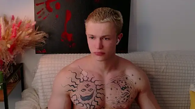 Snapshot of SterlingNoir chatting on February 16, 9:16 am SterlingNoir online show from February 16, 9:16 am