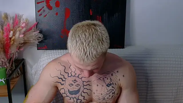 Snapshot of SterlingNoir chatting on February 19, 10:33 am SterlingNoir online show from February 19, 10:33 am