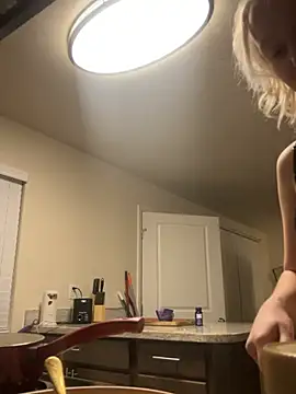 Snapshot of Marilynxo chatting on February 16, 6:31 am Marilynxo online show from February 16, 6:31 am