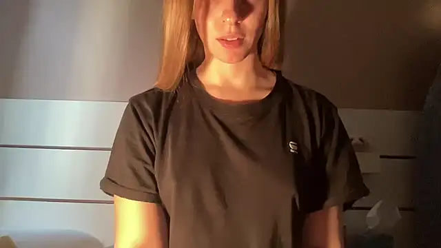 petiteetoile online show from April 4, 4:15 pm