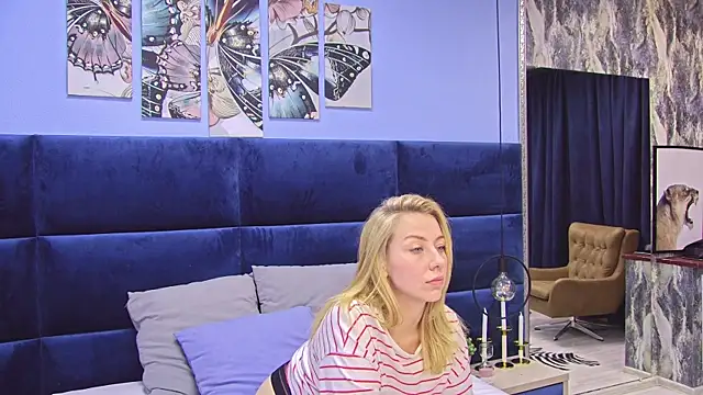 LovelyMiley online show from February 19, 3:30 pm