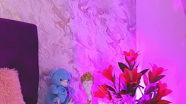 Snapshot of EllinaNuria chatting on February 23, 3:59 am EllinaNuria online show from February 23, 3:59 am