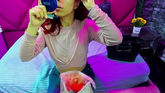 Snapshot of NinaaDark chatting on February 25, 9:24 pm NinaaDark online show from February 25, 9:24 pm