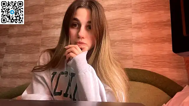 Snapshot of LovelySilk_63 chatting on February 18, 11:06 am LovelySilk 63 online show from February 18, 11:06 am