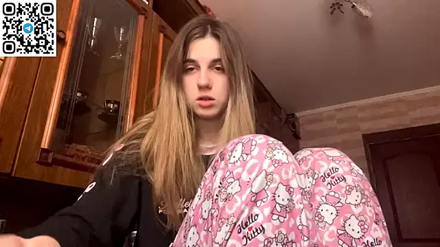 Snapshot of LovelySilk_63 chatting on February 26, 8:46 am LovelySilk 63 online show from February 26, 8:46 am