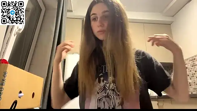 Snapshot of LovelySilk_63 chatting on June 21, 6:54 pm LovelySilk 63 online show from June 21, 6:54 pm