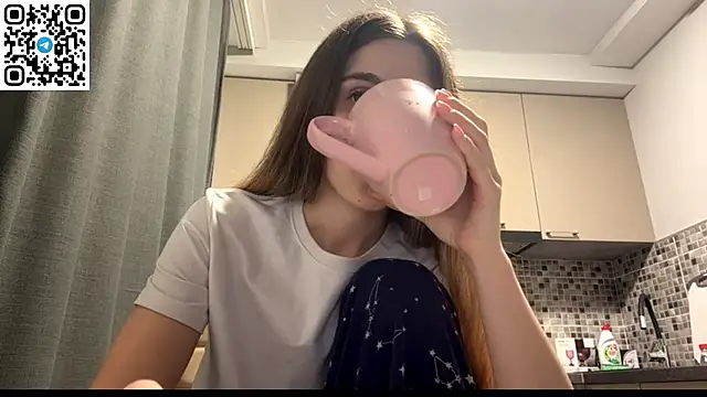 Snapshot of LovelySilk_63 chatting on July 10, 6:21 pm LovelySilk 63 online show from July 10, 6:21 pm