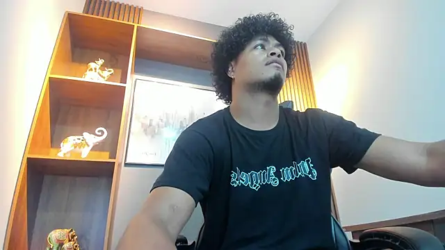 Snapshot of Kai_Moreno chatting on February 12, 8:26 pm Kai Moreno online show from February 12, 8:26 pm