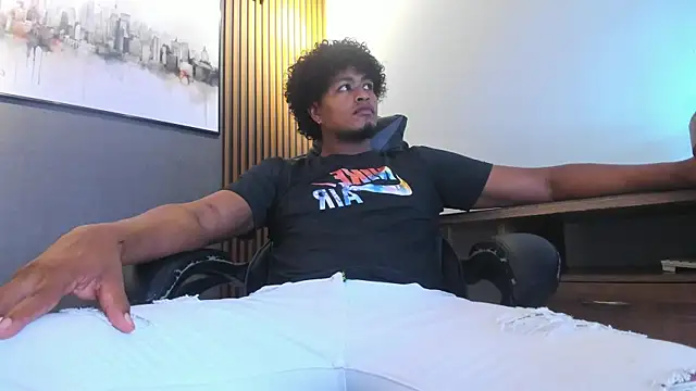 Snapshot of Kai_Moreno chatting on February 13, 7:10 pm Kai Moreno online show from February 13, 7:10 pm